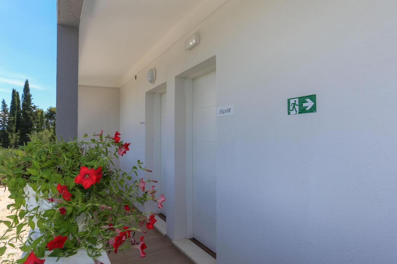 Apartments And Rooms Villa Niko Trogir Exterior photo